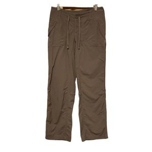 The North Face nylon convertible hiking pants womens size 6 Like New